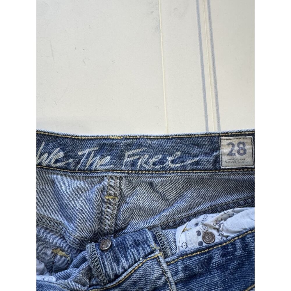Free People We The Free Sofia Distressed Raw Hem Cut Off Denim Shorts Sz 28 - Picture 2 of 5